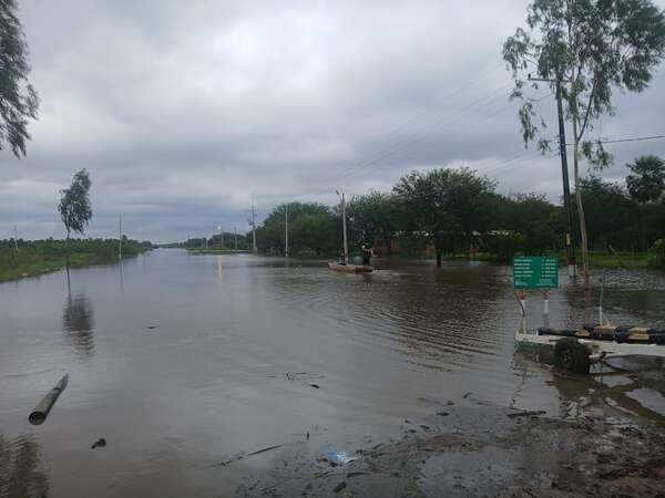 Inundaciones en el Chaco: docentes van en lancha a casas de alumnos, según MEC - Nacionales - ABC Color