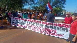 Anuncian manifestación para exigir asfalto y rotonda: temen quedar aislados  - ABC en el Este - ABC Color