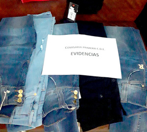Aprehenden y procesan a ladrón que hurtó ropa y dinero de un comercio - La Clave