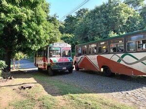 Buses de Asunción: vecinos quedarían sin colectivo interno por pésimo estado de una calle - Nacionales - ABC Color