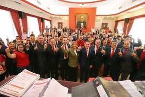 Dirigencia colorada de Villa Elisa entrega 3.000 afiliaciones y lanza candidatura de Rosana Gómez - ADN Digital