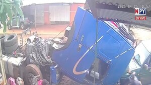 Hombre se salvó de morir aplastado por un camión