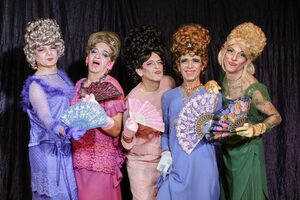 Reinas": humor y ternura en la edad dorada