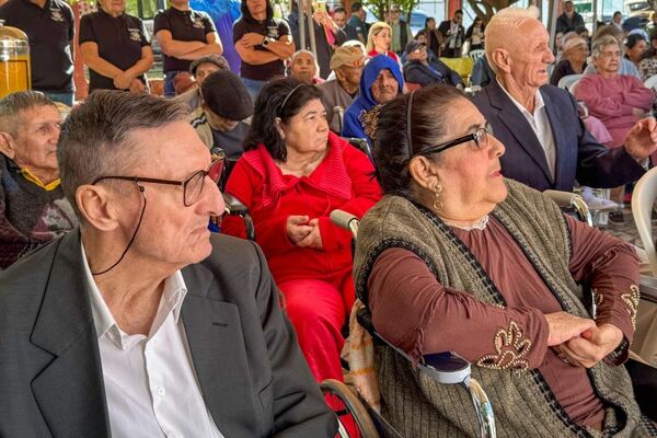 Rinden homenaje a personas mayores por su día - .::Agencia IP::.