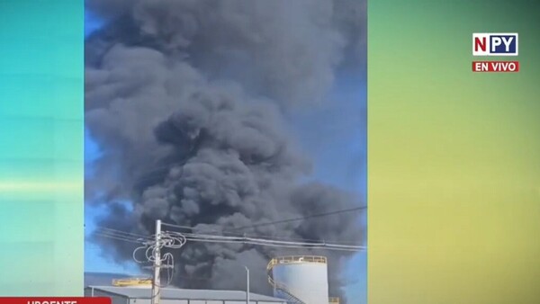 Incendio en fábrica alcoholera de Paraguarí fue controlado por bomberos