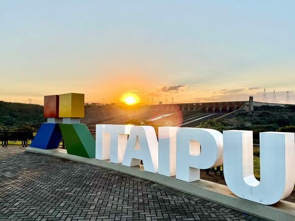Itaipú rechaza versiones sobre tarifa y gestión financiera de la binacional - Economía - ABC Color