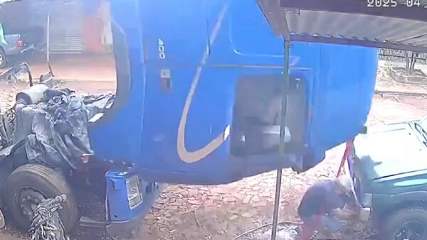 A segundos de la muerte: Camionero se salva de morir aplastado por un camión en Ciudad del Este