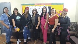 Profes desfilaron con estilo bajo el lema "Mi maestro, mi modelo"