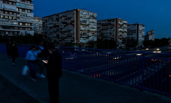 Paraguayo relata incertidumbre y caos tras más de 12 horas sin energía en España y Portugal - OviedoPress