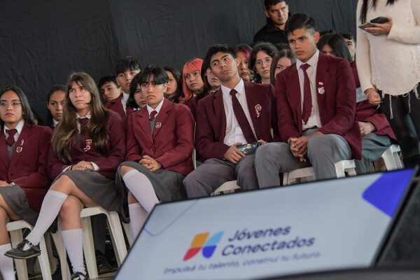 Formación digital para 30.000 estudiantes con "Jóvenes Conectados"