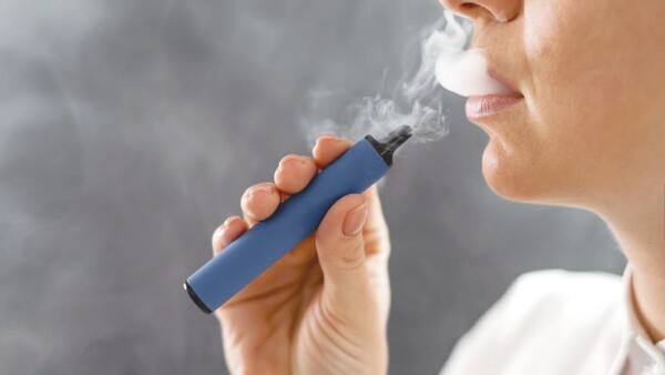 Médico detectó cáncer en la lengua por uso del vape: "Llegan pacientes con úlceras en la boca completa"