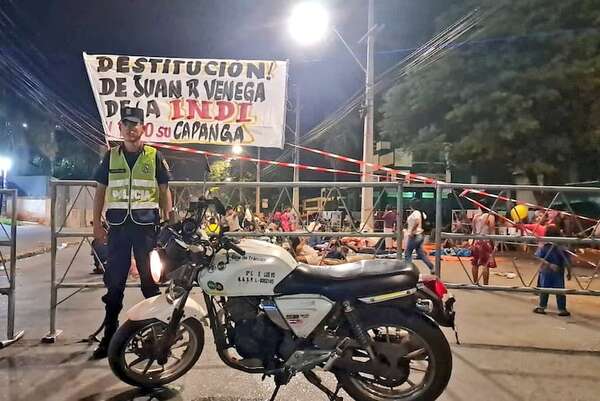 Indígenas frente al INDI estarían volviendo a sus comunidades tras firmar acuerdo, aseguran ministros - Nacionales - ABC Color