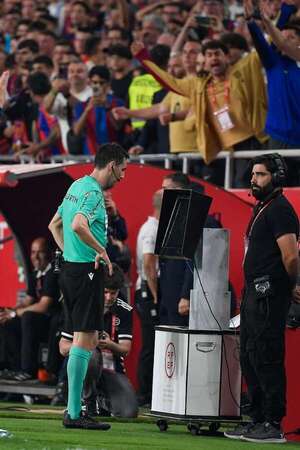 Carga de trabajo y el VAR, en estudio por la Football Board de la UEFA - Fútbol Internacional - ABC Color