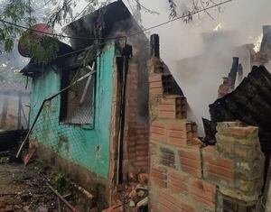 San Lorenzo: fuego destruye precaria casa   - Nacionales - ABC Color