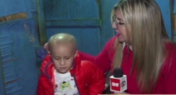 El pequeño Miqueas lucha contra el cáncer cerebral - SNT