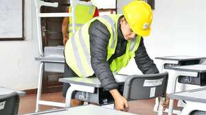 Gobierno logra récord histórico con entrega de muebles escolares adquiridos