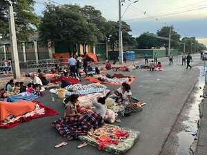 Mayoría de indígenas en avenida Artigas son mujeres y niños, según la Policía - Nacionales - ABC Color