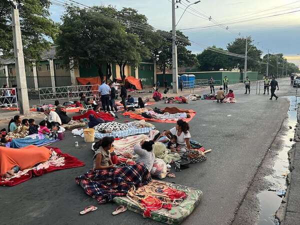 Mayoría de indígenas en avenida Artigas son mujeres y niños, según la Policía - Nacionales - ABC Color