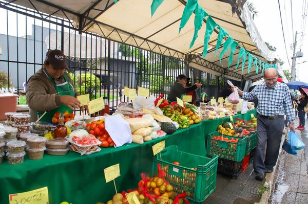 ¡Feria de Agricultura Familiar se realiza este miércoles en Unicanal! - Unicanal