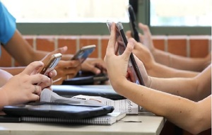 Diputados aprueban proyecto que penaliza el ingreso de celulares a cárceles - OviedoPress