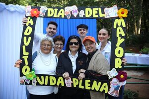 Ueno Bank rindió homenaje a adultos mayores con atención y tecnología