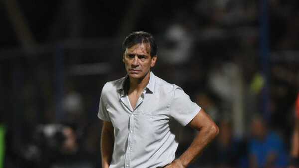 Olimpia llega al superclásico entre dudas y críticas