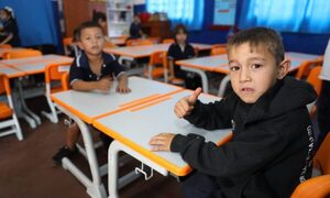 Gobierno logra récord histórico con entrega de muebles escolares adquiridos por Itaipú – Diario TNPRESS