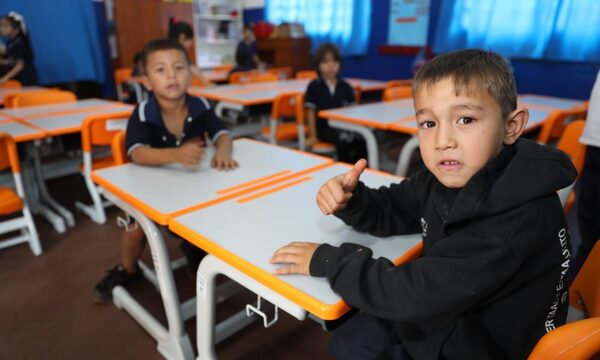 Gobierno logra récord histórico con entrega de muebles escolares adquiridos por Itaipú – Diario TNPRESS