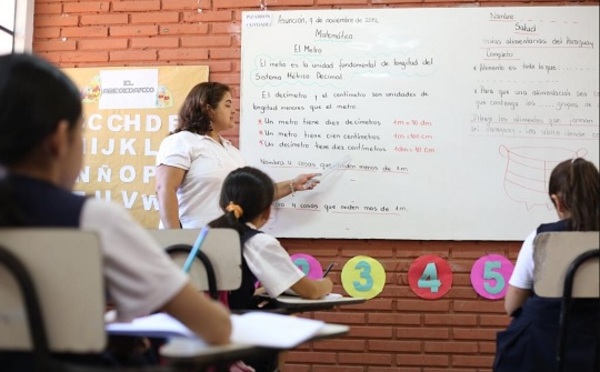 Paraguay rinde homenaje a los maestros del país