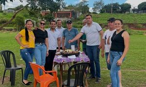Roque Godoy promete acondicionaruna cancha en el barrio Santa Inés
