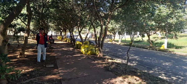 Municipalidad de Encarnación intensifica tareas de limpieza en la avenida Roa Bastos