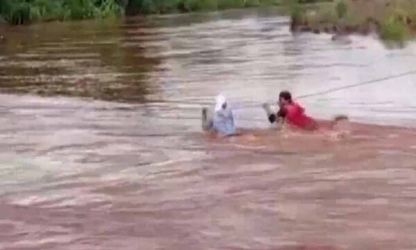 La travesía de maestros que cruzan el río Aquidabán para ir a enseñar a una escuela – Prensa 5