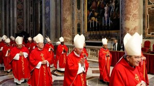 Cardenales quieren cónclave corto, de dos o tres días