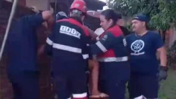 Niña es rescatada tras caer a un pozo de 11 metros en Cambyretá