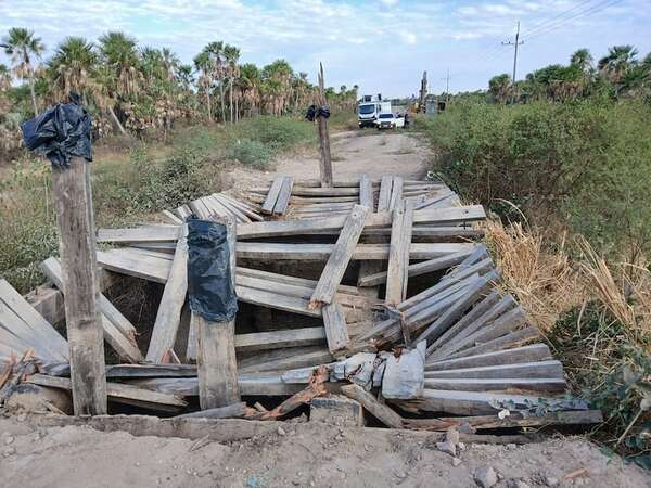 Eliminación de puentes en caminos de Fuerte Olimpo y construcción de represas serían causantes de inusual inundación - Noticias del Chaco - ABC Color