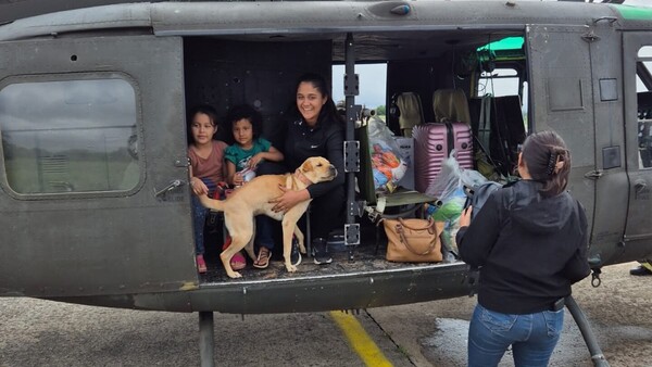 La historia de Prince, la perra que viajó en un helicóptero