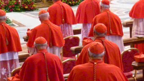 Los cardenales afrontan el problema de las finanzas, uno de los retos para el nuevo Papa