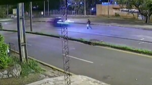 Video: Así fue el impactante choque del vehículo de un concejal de Encarnación contra un peatón