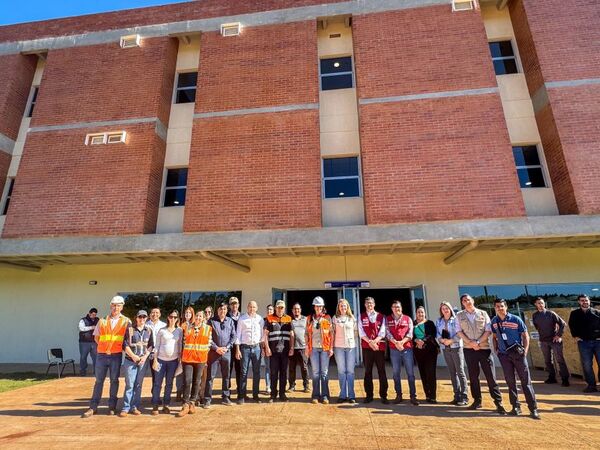Ministras verifican detalles finales del Gran Hospital del Sur - .::Agencia IP::.
