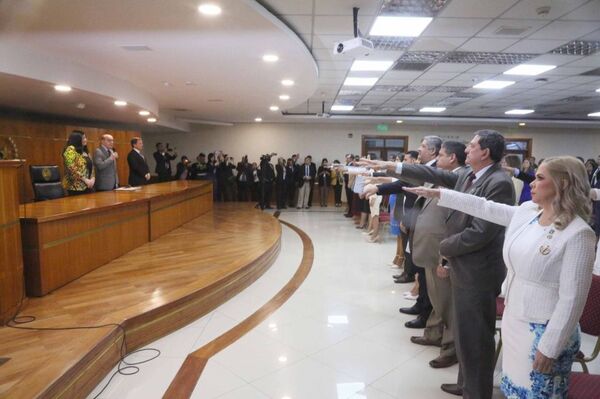 Autoridades judiciales tomaron juramento a magistrados y defensores