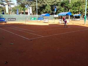 Denuncian que extranjeros ocupan cupos de Paraguay para competencias internacionales de tenis - Deportes - ABC Color