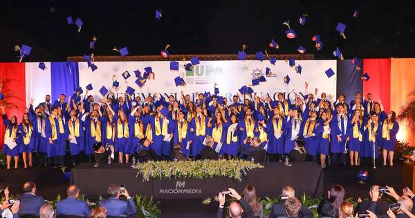 La Nación / Doble celebración en la UPA: Graduación y medalla de oro para joven con discapacidad visual