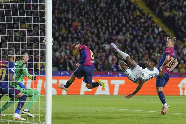 Barcelona e Inter firman un emocionante empate 3-3 - Fútbol Internacional - ABC Color