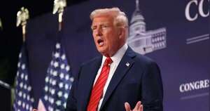 La Nación / Trump culpa a Biden de la caída del PIB de EE. UU.