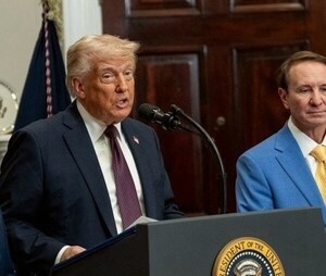 Trump celebró sus primeros 100 días de Gobierno y culpó a Biden del "caos económico" - 1000 Noticias