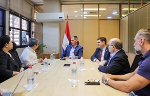 Empresario filipino interesado en fabricación de baterías para vehículos en Paraguay - 1000 Noticias