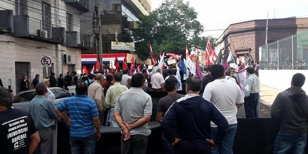 Sindicatos marchan divididos en el Día del Trabajador - ADN Digital