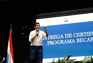 Gobernación entrega 1.000 becas universitarias y reafirma su compromiso con la educación - La Clave