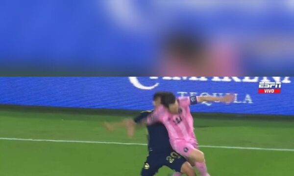 Andrés Cubas “eliminó” a Leo Messi tras tenso encontronazo