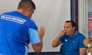 Versus / ¡Perdió la calma! César Farías enfrentó a un periodista en Colombia
